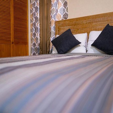 Connie'S Comfort Suites 세인트존스 외부 사진