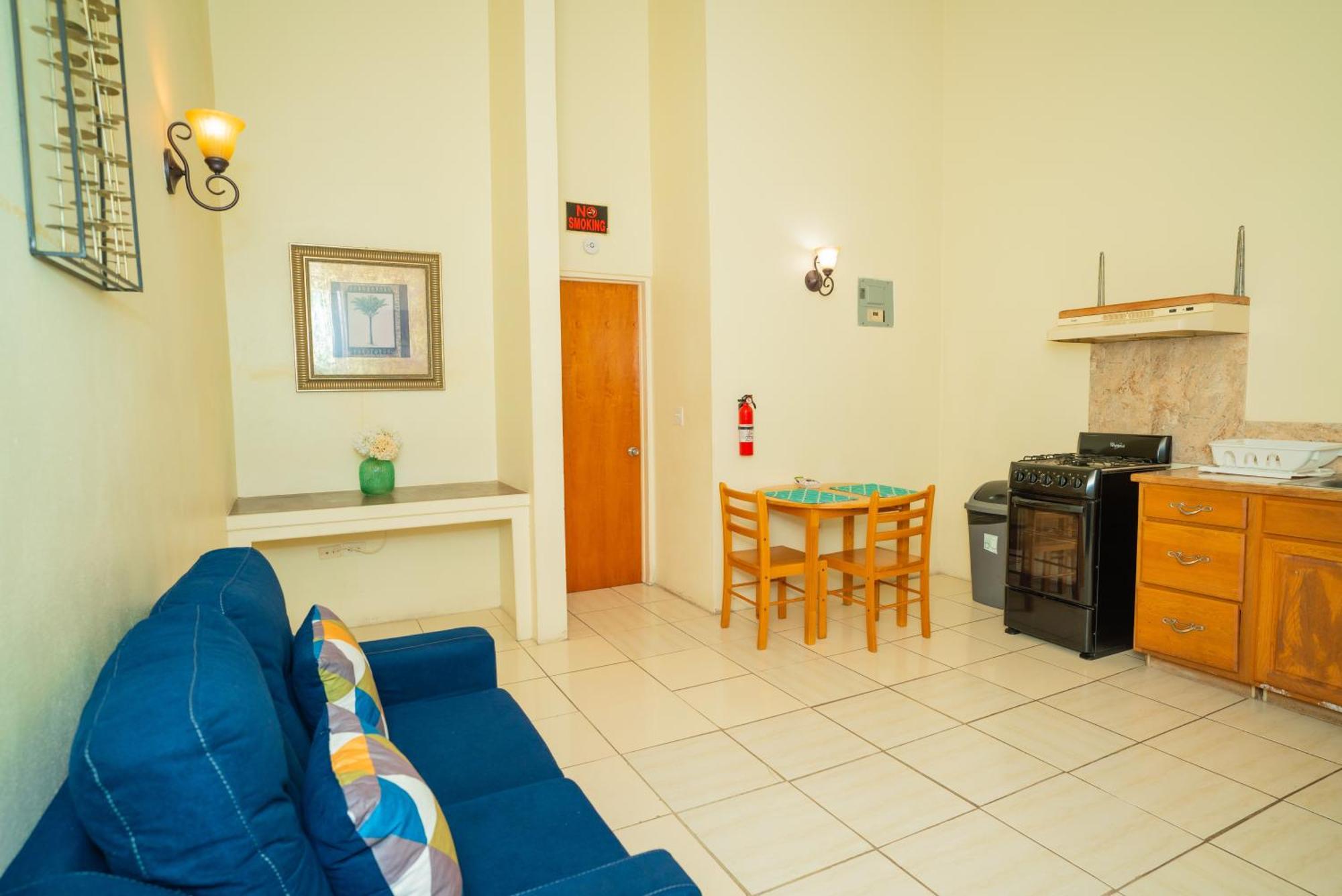 Connie'S Comfort Suites 세인트존스 외부 사진