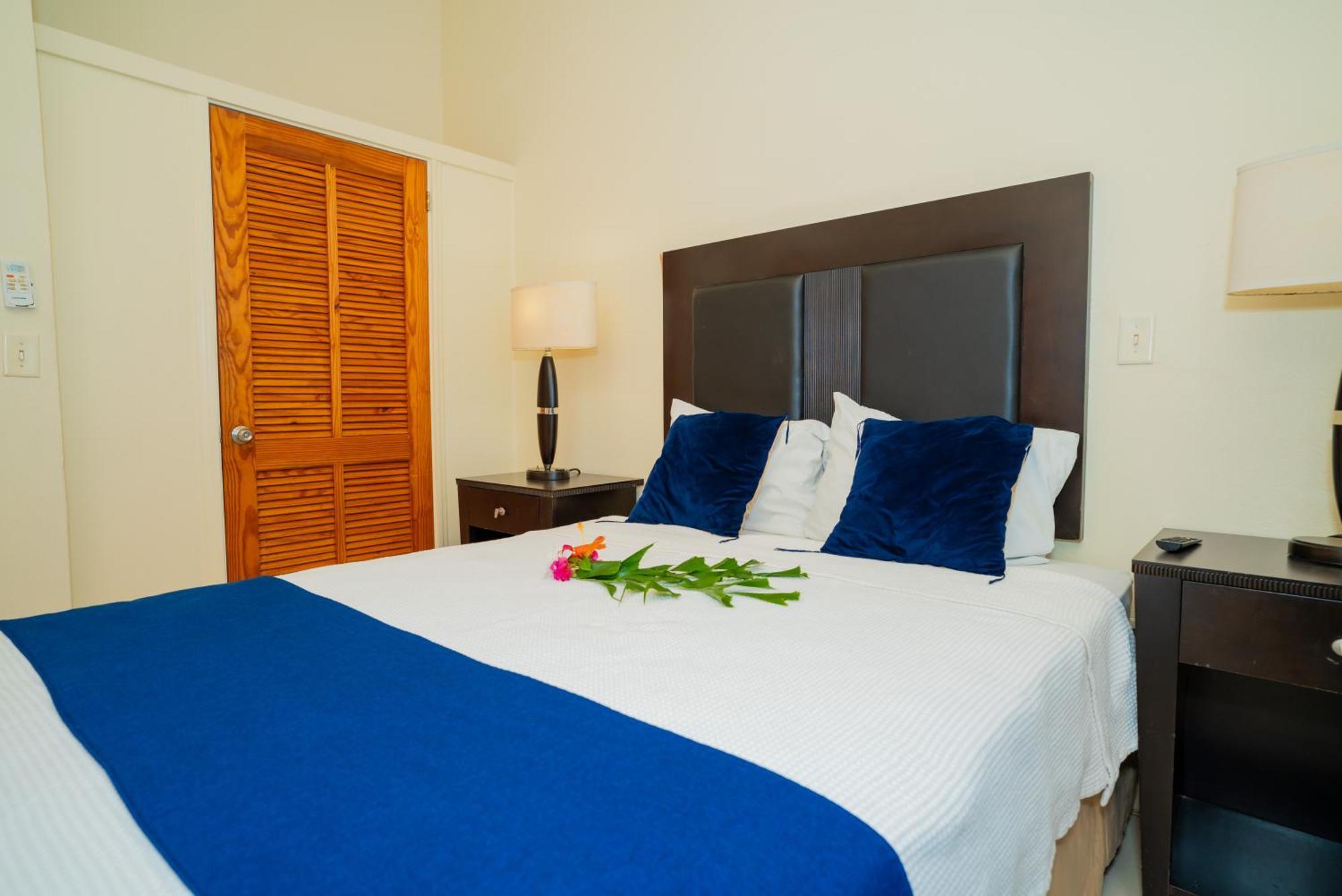 Connie'S Comfort Suites 세인트존스 외부 사진
