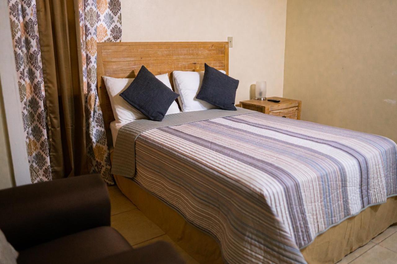 Connie'S Comfort Suites 세인트존스 외부 사진
