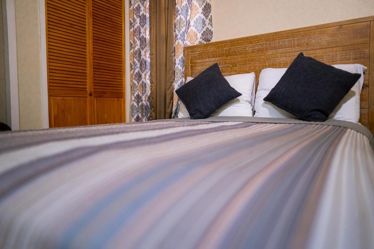 Connie'S Comfort Suites 세인트존스 외부 사진