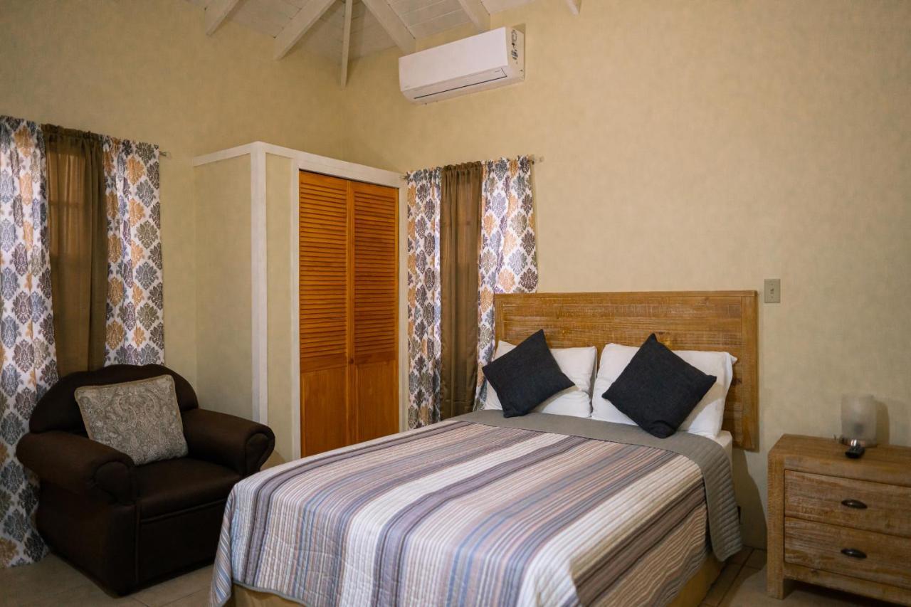 Connie'S Comfort Suites 세인트존스 외부 사진